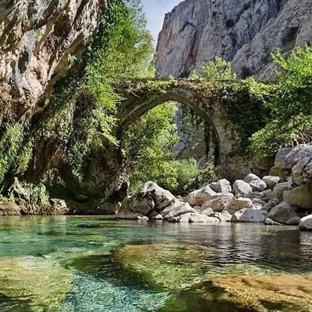 Llanes Nyaraló Meré